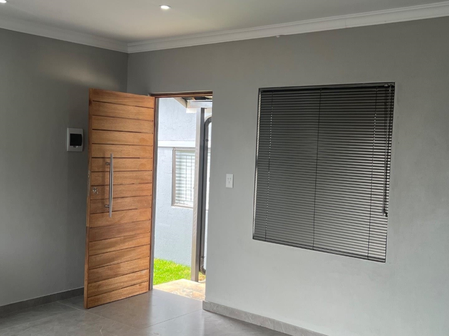 To Let 8 Bedroom Property for Rent in Bethanie North West